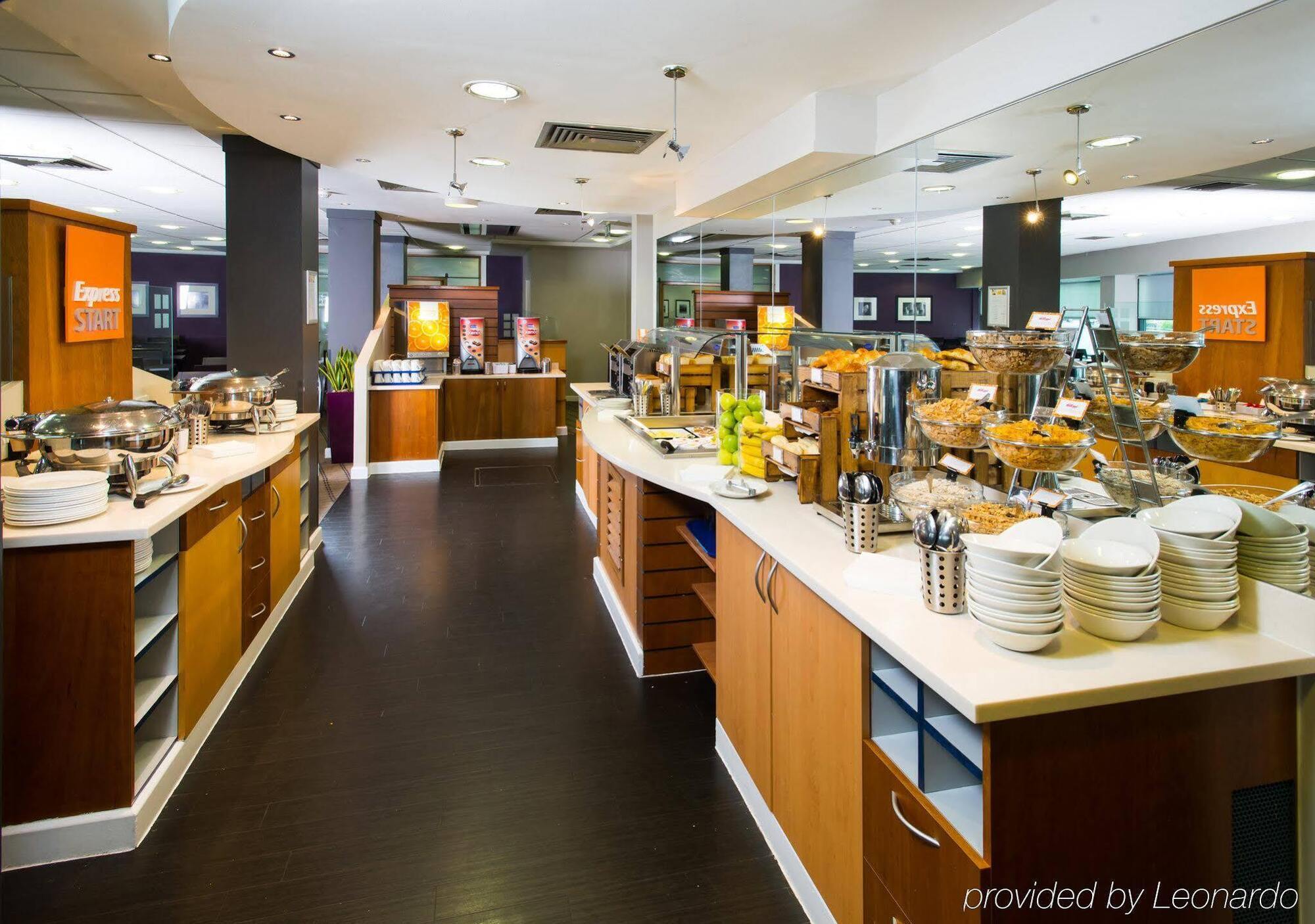 Holiday Inn Express - Glasgow - City Ctr Riverside By Ihg מראה חיצוני תמונה